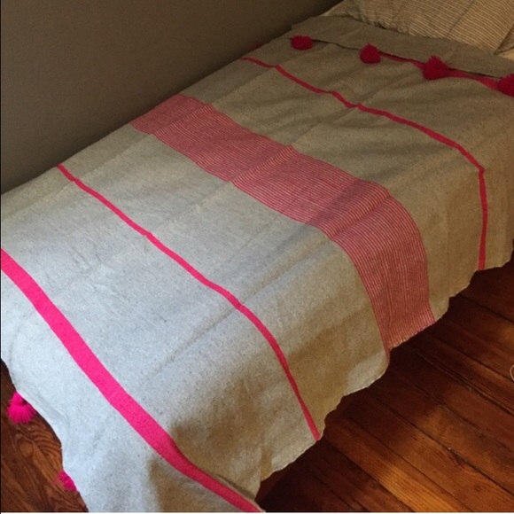 Moroccan Wool Pom Blanket throw multi use - Picture 6 of 7
